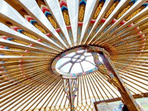 Roof of the kites rests yurt